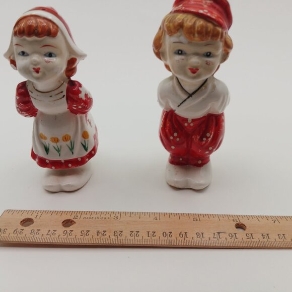Vintage kissing Dutch salt and pepper shakers - Picture 9 of 11